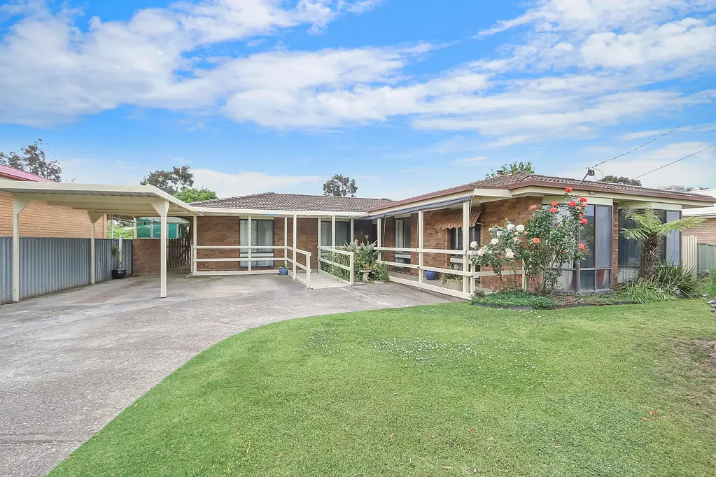 Wodonga 3ห้องนอน First Home or Renovation Project with Loads of Potential