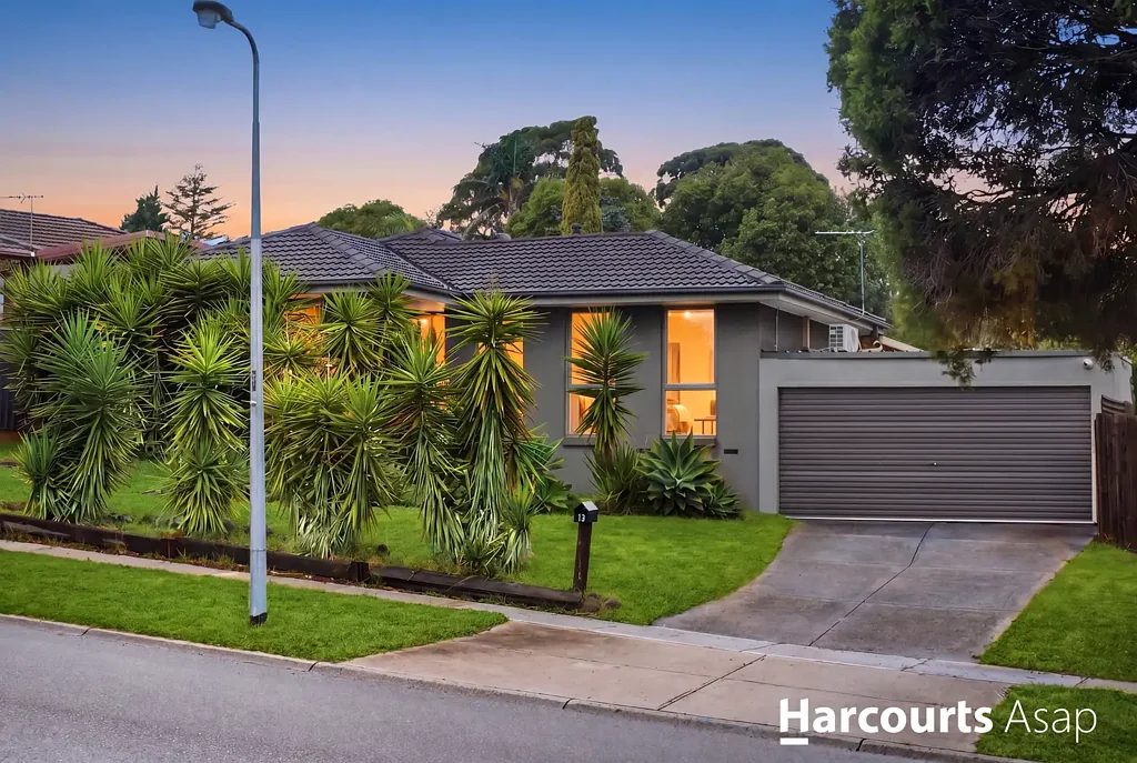 Endeavour Hills 3 Bedroom Move-In Ready Magic with Space for the Whole Family!