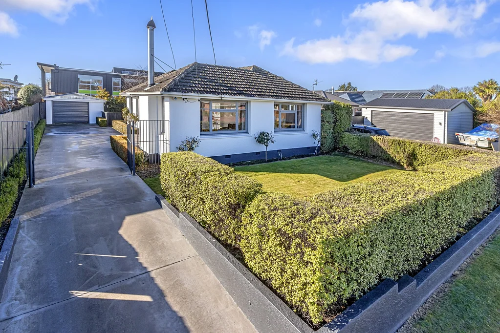 Sunny, Great Location and Immaculate Grounds!