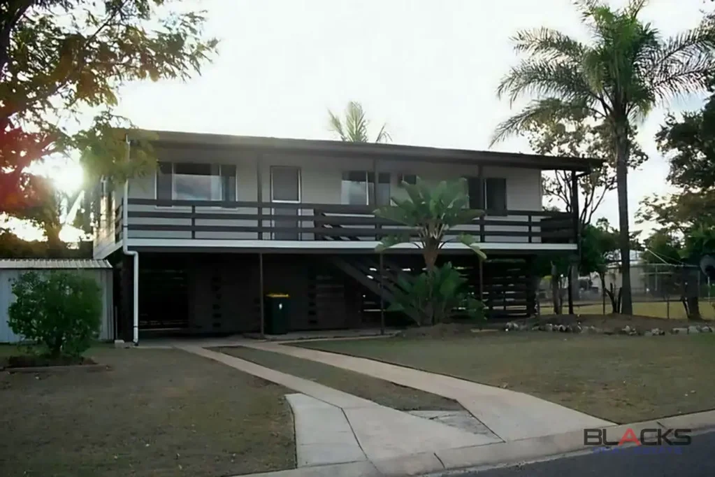Dysart 3房  SECURELY TENANTED AT $450 PER WEEK – THREE-BEDROOM HOME WITH SIDE ACCESS AND LARGE YARD
