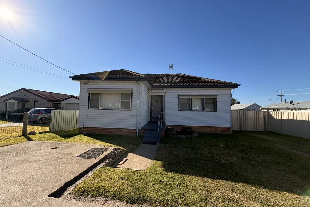 SPACIOUS HOME, LARGE YARD, DOUBLE GARAGE AND MORE