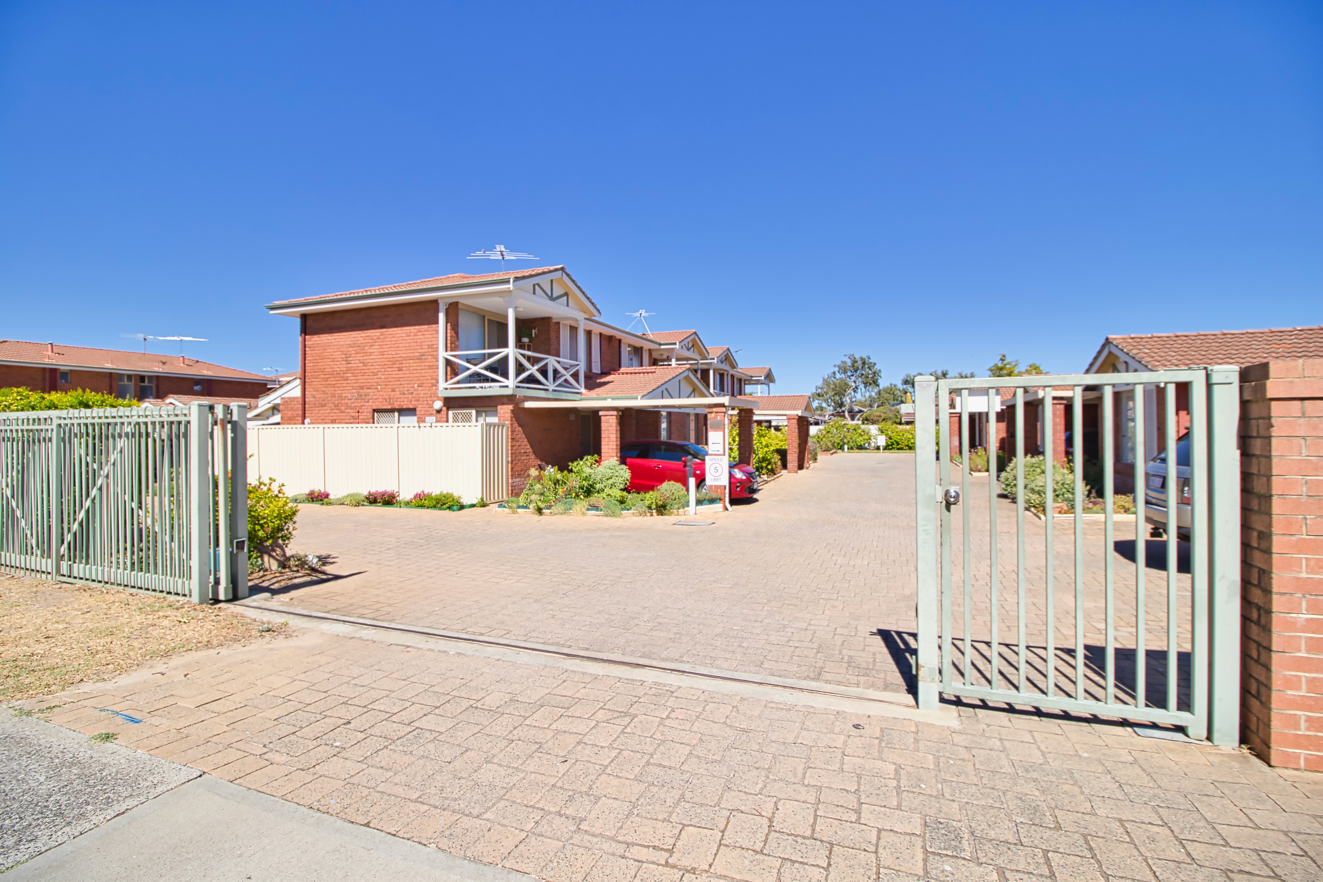 PRIMARY CENTRE URBAN LIVING