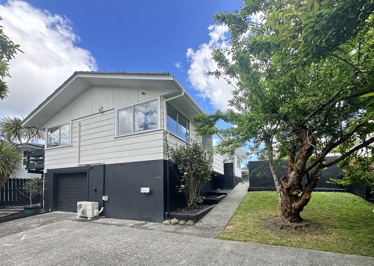 61 Sunline Avenue, Massey, Auckland - Waitakere, 3 Kuwarto, 0 Banyo, House