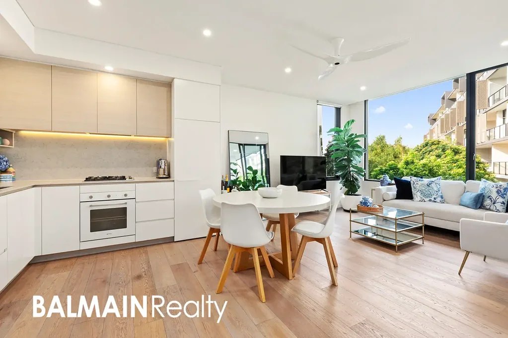 Rozelle 1Habitaciones Oversized Top Floor One Bedroom Apartment with Garden Outlook, Large WIR/ Study, Secure Parking, Storage Cage, and Access to Rooftop Garden
