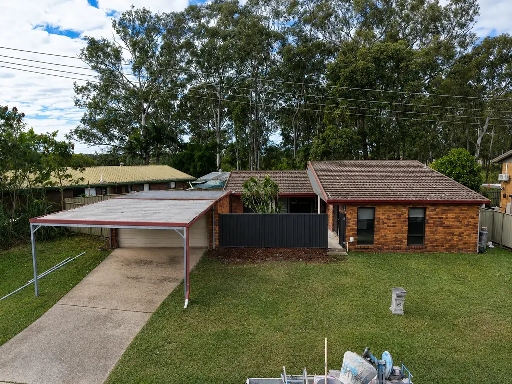 Petrie 3房 宽敞的家庭住宅，背靠公园绿地 Spacious Family Living Backing Onto Parkland
