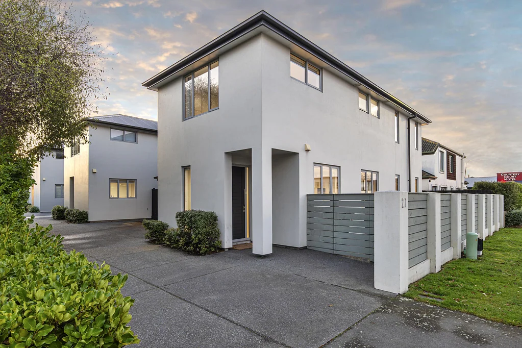 Saint Albans 3બેડરૂમ City-Fringe Convenience, Double Garage Bonus
