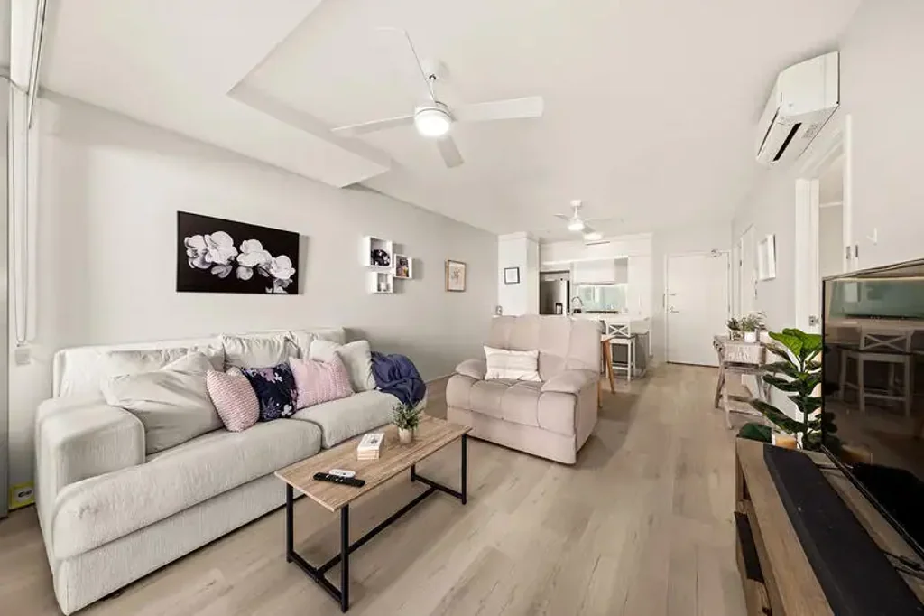 West End 1房 Gardens Riverside 河边公寓 开放式设计 高天花板 落地窗 宽敞阳台 欧洲电器 石材台面 步入式衣帽间 安全车位 度假泳池 健身房 剧院 优质学区 Stunning One-Bedroom Apartment in Resort Style Complex