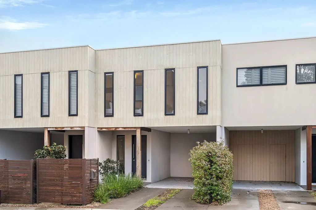 Keilor East 3غرفة نوم Modern Style in Valley Lake