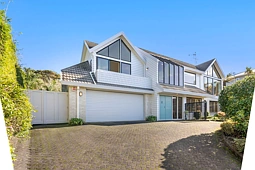 2/4 Oban Road, Browns Bay