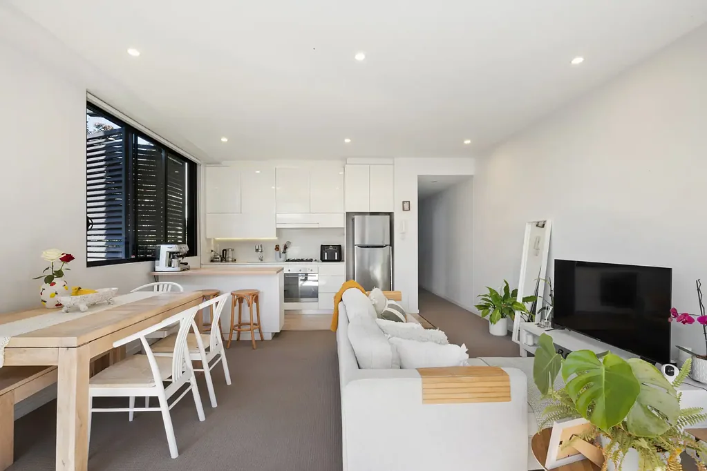 Dee Why 2Moenga Contemporary living with peace, privacy & convenience