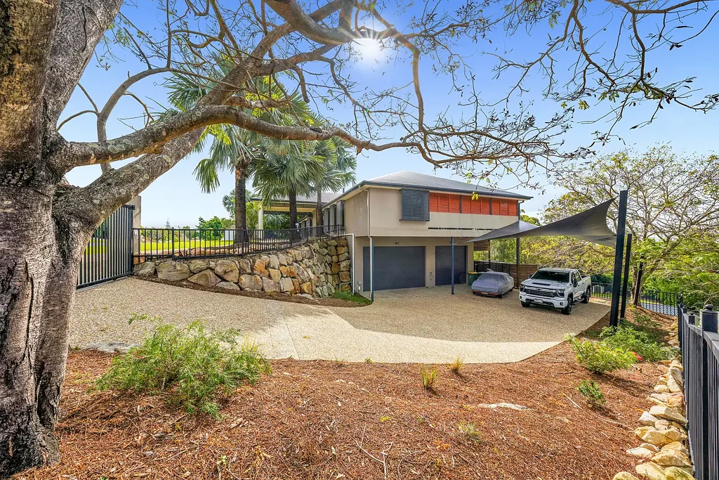 Worongary 7 Bedroom Versatile Dual-Living Residence on Prime 5,111m² Estate