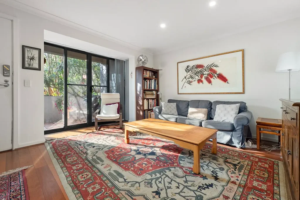 Pagewood 3 Bedroom Nestled just back from Eastlakes Golf Course with private access and an east facing garden courtyard outlook.