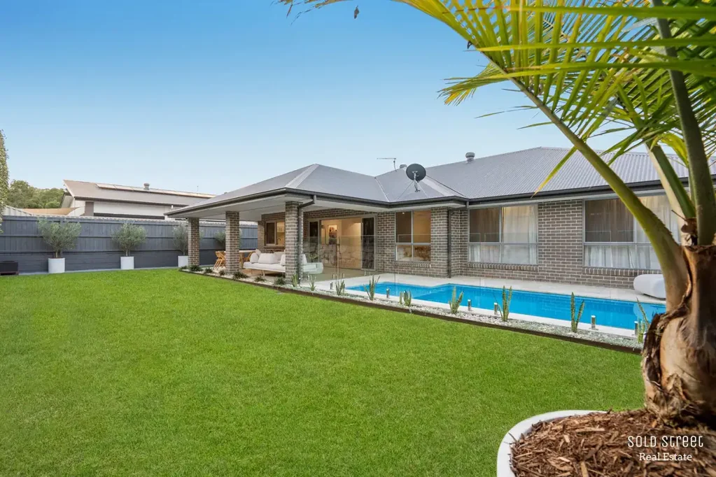 Maudsland 4 Bedroom YOUR LUXURY LIFESTYLE AWAITS