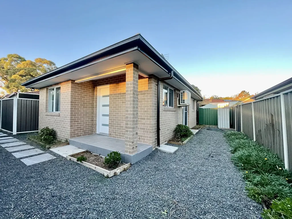 2 BEDROOM GRANNY FLAT!!