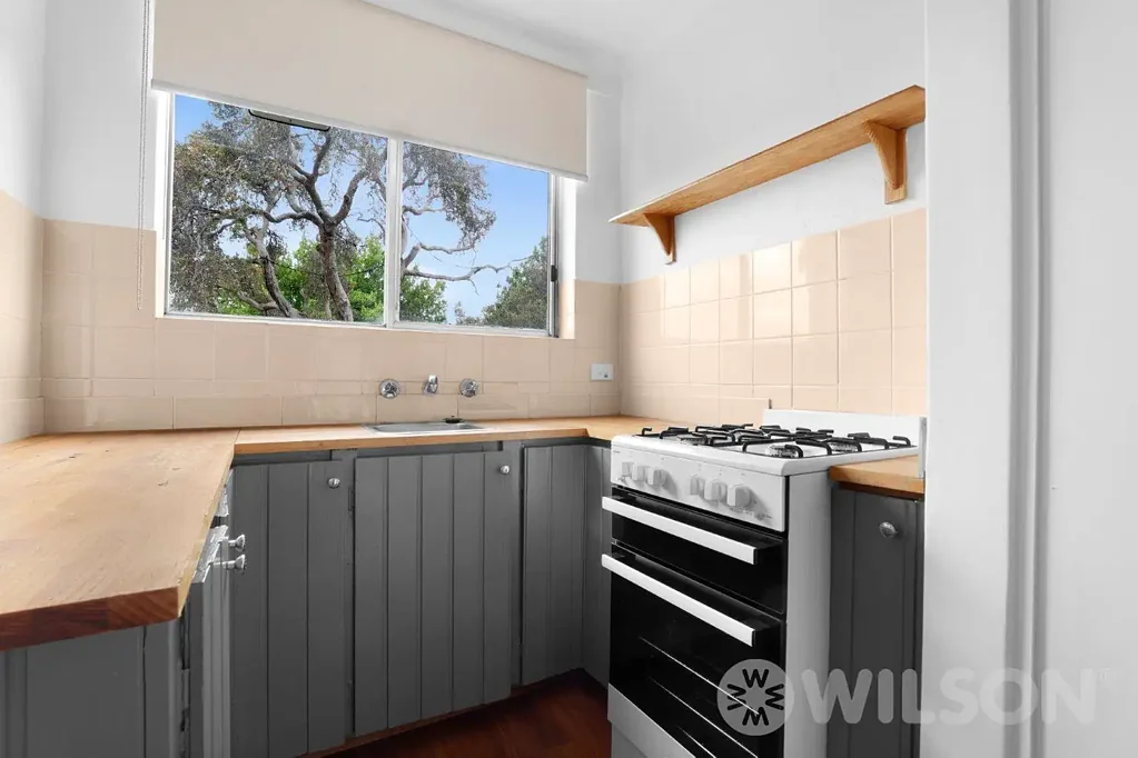 Studio with Access to Communal Pool