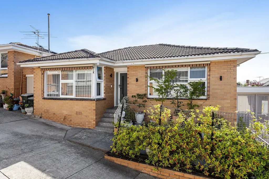 Stylish, Spacious, Modern Comfort in Caulfield South | FLARE REAL ESTATE