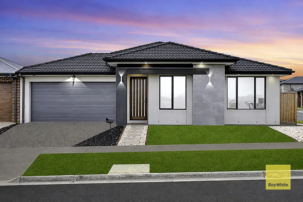 Fraser Rise 4房 定制设计的家庭奢华住宅，拥有令人印象深刻的宽阔临街面 CUSTOM-DESIGNED FAMILY LUXURY WITH AN IMPRESSIVE WIDE FRONTAGE