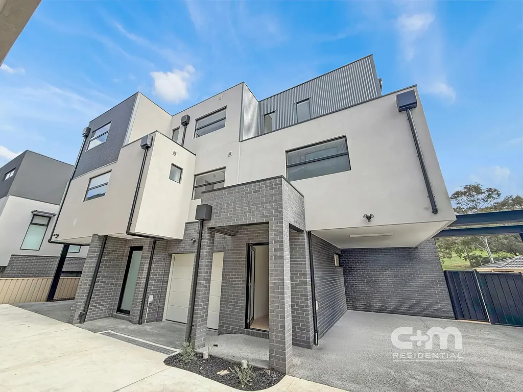 Brand-New Contemporary Three-Bedroom Townhouse