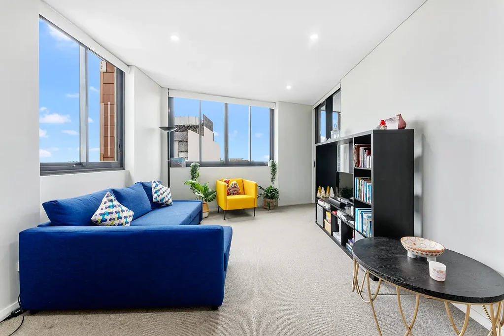 South Hurstville 1Kwarto Views of Botany Bay. Modern Apartment. Walk to Shops & Transport. Just Move In