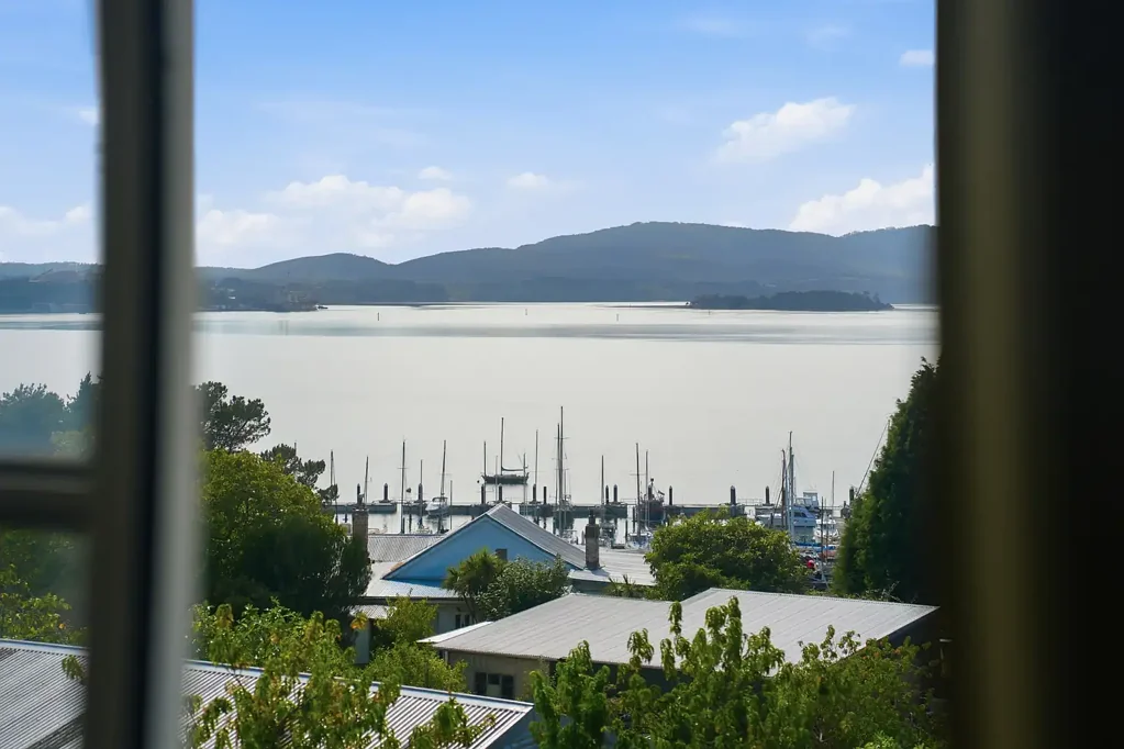 Beauty Point 4房  Spacious Family Home with Marina & River Views