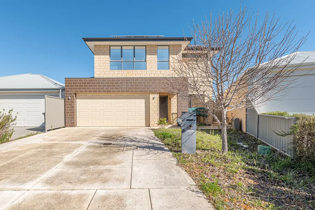 Executive Double-Storey Family Home | 5 Bedrooms | 3 Bathrooms | Study | Theatre | Solar Panels