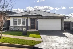 32 CRYSTAL AVE, Horsley