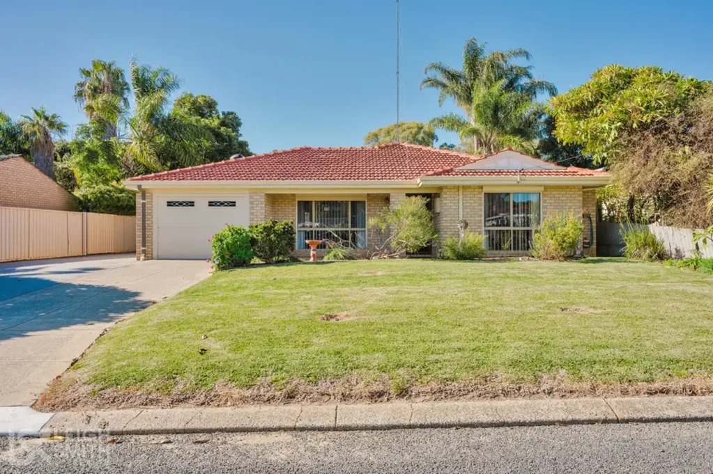 Waroona 4房  SOLD by Leigh Smith : Family Living with the Workshop You've Been Searching For
