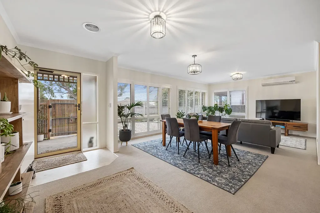 Inverloch 2房  A Prime Investment or Downsizing Haven