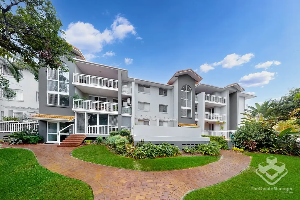 Lovely 1 Bedroom, 1.5 Bathrooms, 1 Car Space Unit on Chevron Island