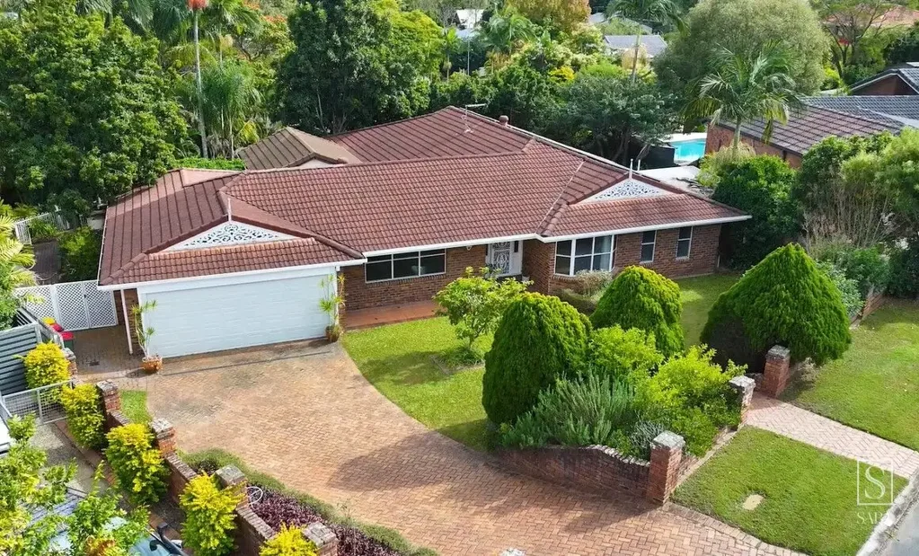 Mount Ommaney 5ਬੈੱਡਰੂਮ Expansive, Elegant & Executive Family Living – A Rare Find in Mount Ommaney’s Prestigious Hillside