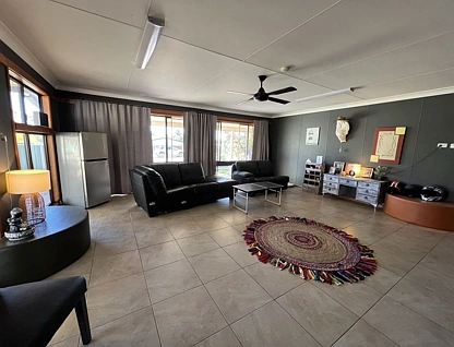 26 Butterfly Avenue, Lightning Ridge, NSW 2834, 3 slaapkamers, 2 badkamers, House