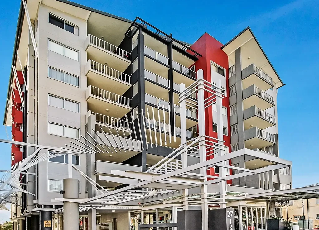 FURNISHED 2BED/2BATH APARTMENT: HEART OF INDOOROOPILLY