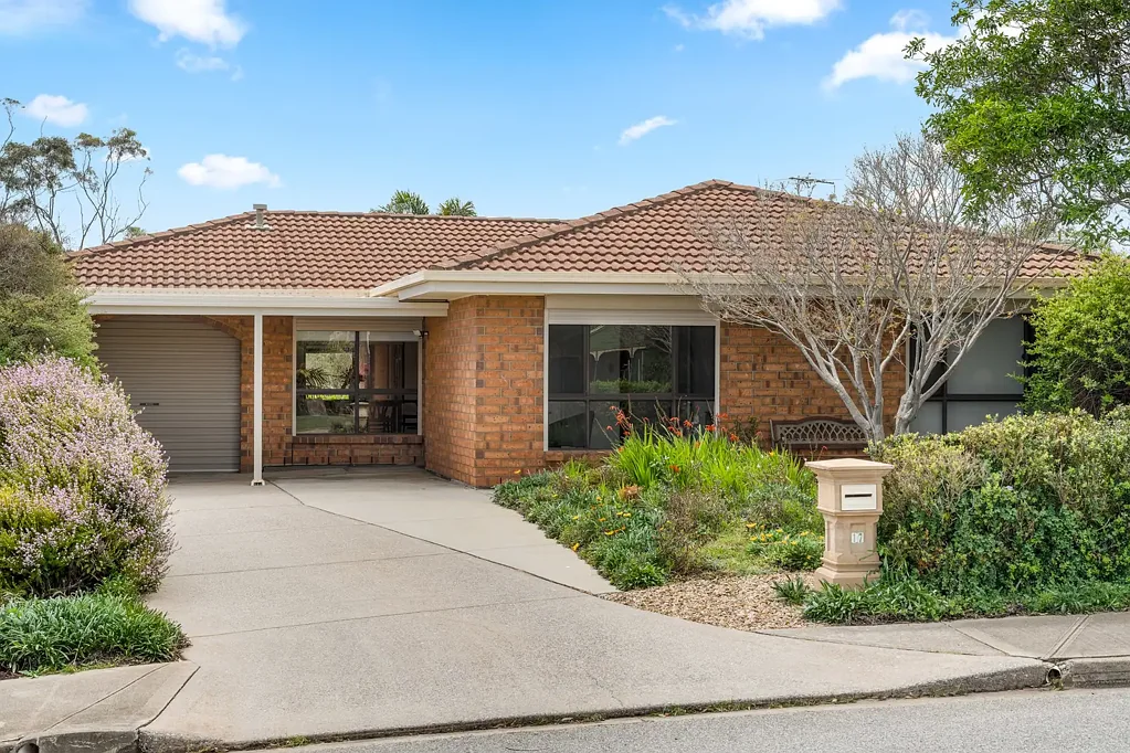 17 Lucretia Way, Hallett Cove, SA 5158
