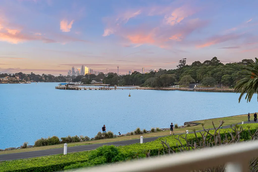 Breakfast Point 5房 Peninsula Drive水景奢宅 五卧宽敞空间 多功能生活区 专属俱乐部使用权 交通便捷 Rare Waterfront Offering on Peninsula Drive