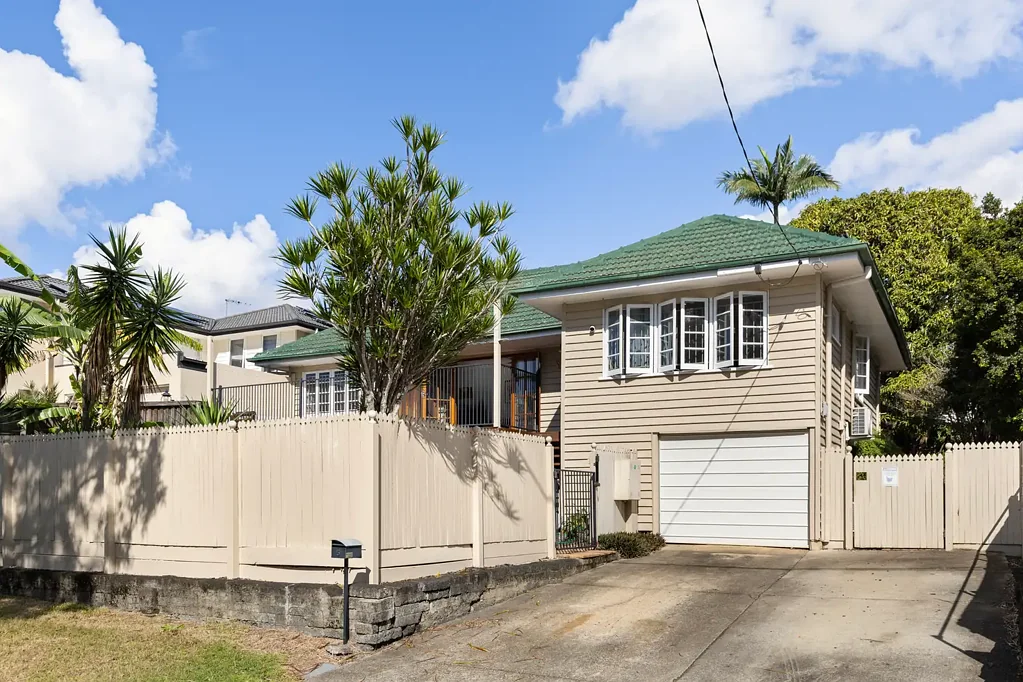Wavell Heights 4침실 Peaceful Family Living in a Parkside Cul-de-sac