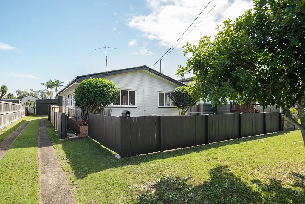 Banyo 6房  Exceptional Dual Dwelling Opportunity - Main Residence Plus Modern Granny Flat in Banyo