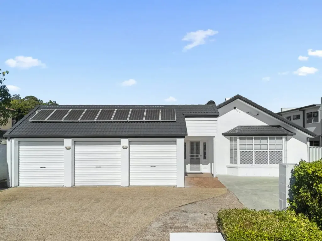 Sunnybank Hills 5 Bedroom Stylish & Spacious Lowset Home with Home Business Potential