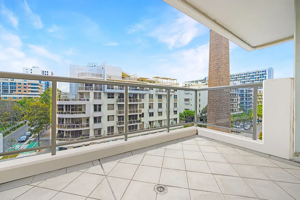 Impressive One Bedroom Plus occasional bedroom / study for Rent [furnished not included]