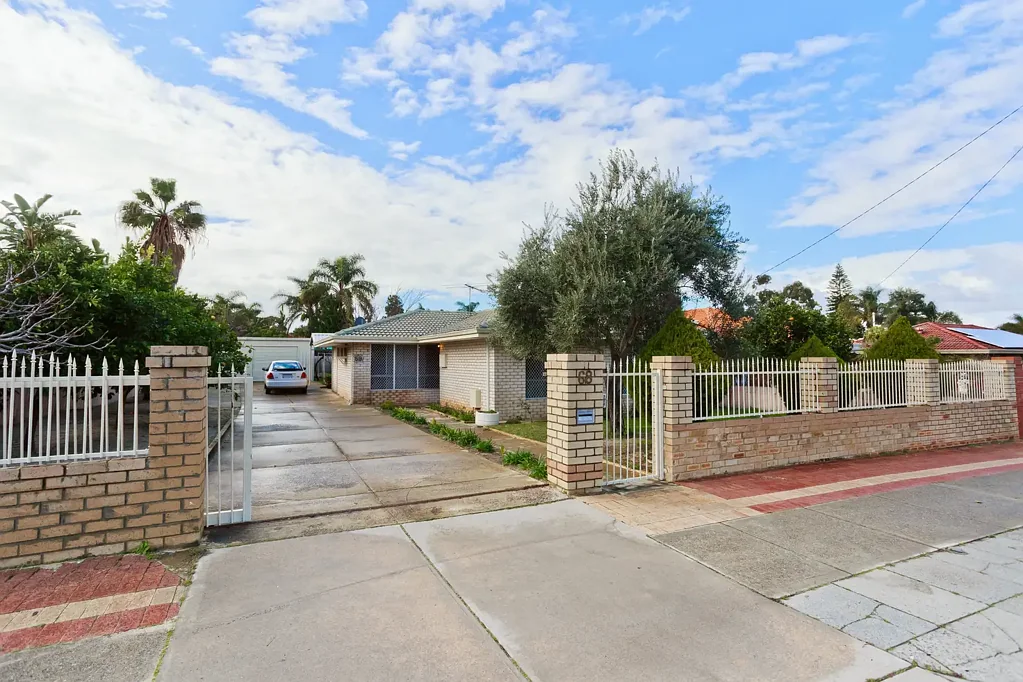 SPACIOUS 3 BEDROOM HOME WITH LARGE SHED