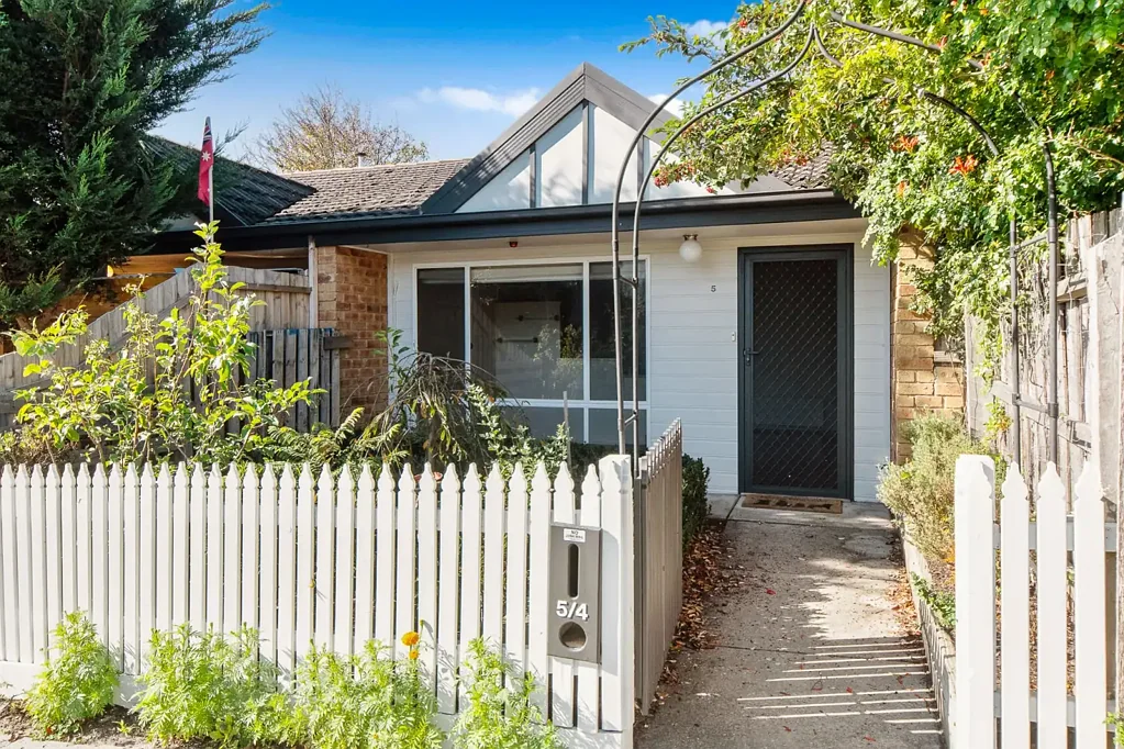 PEACEFUL LIFESTYLE IN OVER 55'S COMMUNITY
