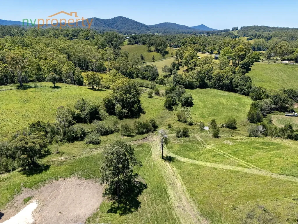 Newee Creek 8.57 ACRES ONLY 10KM* FROM THE BEACH