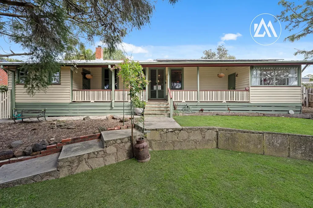 Frankston 4Phòng ngủ A Charming Home with Character and Endless Potential!
