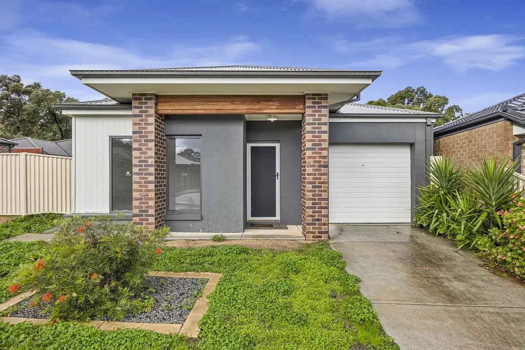 VERY CLEAN AND TIDY 4 BEDROOM HOUSE IN QUIET LOCATION