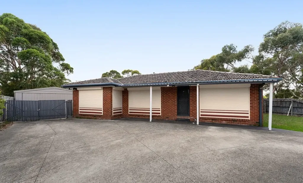 Cranbourne North 3Moenga TENANTED - STCA - GREAT INVESTMENT !