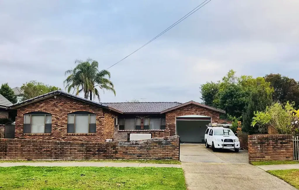 Spacious Family Home | Walk to Oxley Park Public School