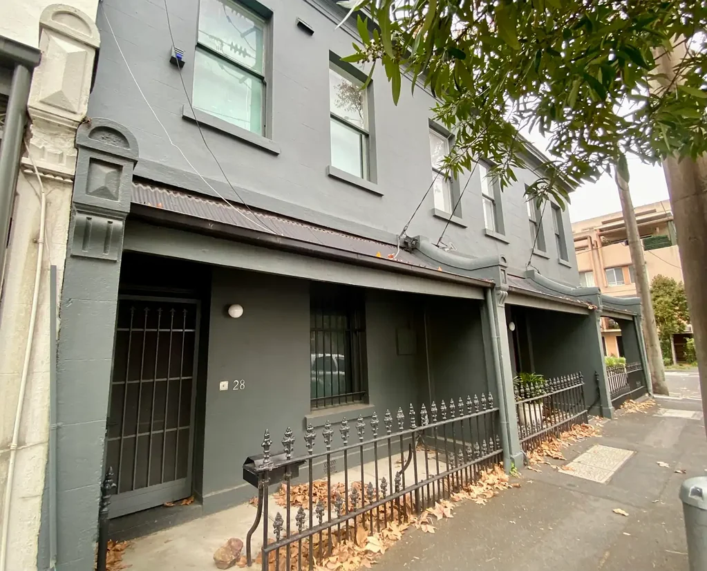 Amazing Terrace Home in City-Fringe Location