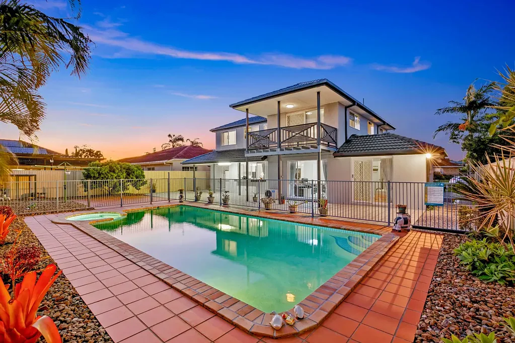 4 Ivor Court, Benowa, QLD 4217