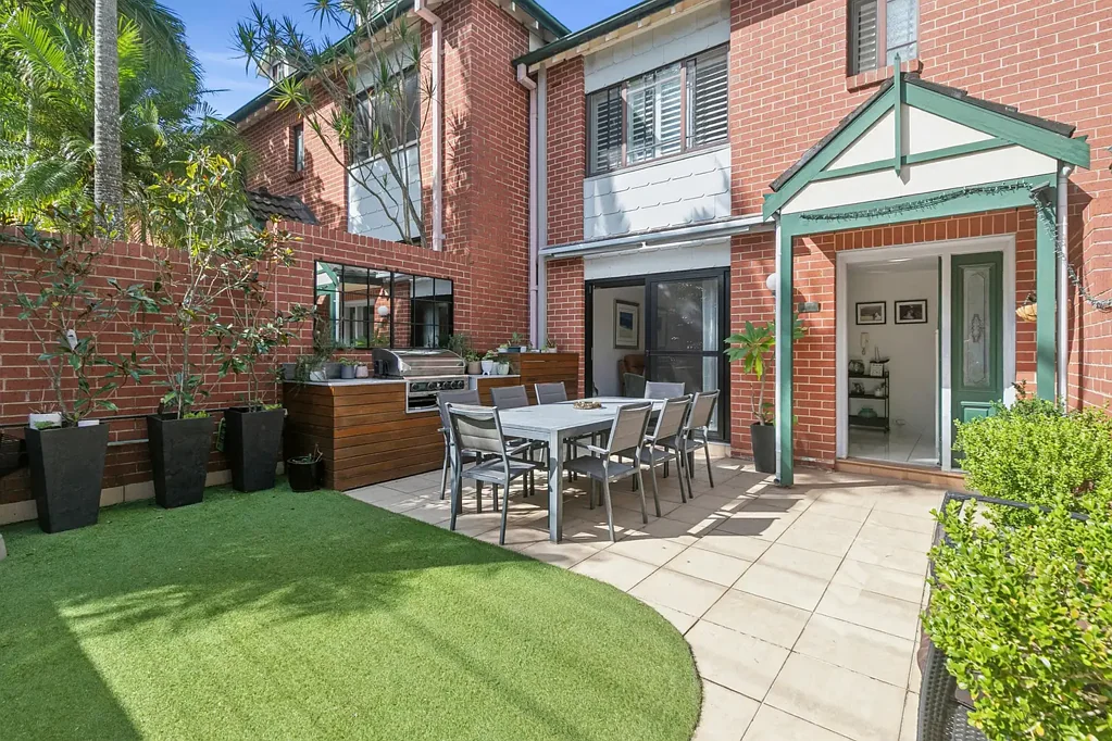 Cremorne 4ห้องนอน Quiet Boutique Townhouse with Dual Courtyards & Versatile Loft Retreat