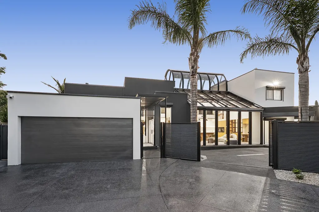 Taylors Lakes 4Zimmer Architectural Masterpiece with Resort-Style Entertaining & Unrivalled Luxury