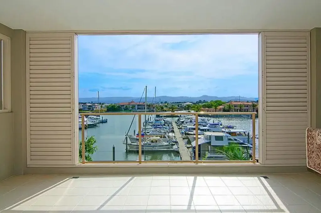 2 BEDROOM APARTMENT WITH HARBOUR VIEWS